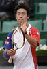 全仏オープンテニス（French Open 2013）は1日、男子シングルス3回戦が行われ、大会第13シードの錦織圭（Kei Nishikori）は6-3、6-7、6-4、6-1で第24シードのブノワ・ペール（Benoit Paire、フランス）を下し、4回戦に進出した。

試合に勝利して喜ぶ錦織圭（2013年6月1日撮影）。(c)AFP/MARTIN BUREAU