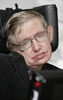 2007年9月3日、ケンブリッジ大学の研究室のスティーブン・ホーキング（Stephen Hawking）博士。(c)AFP/Leon Neal