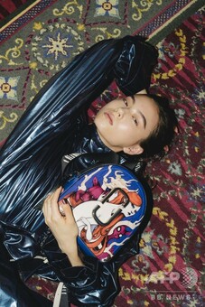 マーク ジェイコブス」がローレン・サイとコラボ、限定コレクション