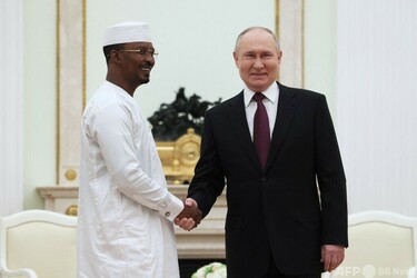 仏友好国チャドの暫定大統領、ロシアに接近 プーチン氏との結び付き