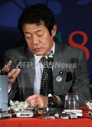 中川前財務相、博物館でも問題行動 警報鳴らし美術品触る 写真1枚 国際