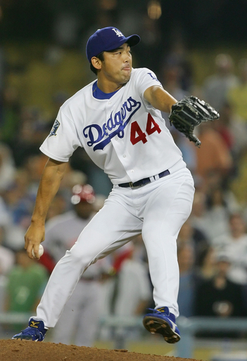 斎藤隆 打者1人を抑え7セーブ目