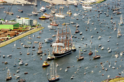 大型帆船が続々集結、アムステルダムの帆船祭り