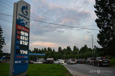 ロシアが新たなガソリン不足に直面、ウクライナは製油所への攻撃継続