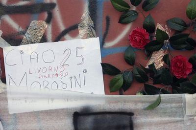 モロジーニの追悼式にサポーターら数千人が参列