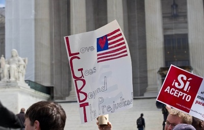 米連邦最高裁で同性婚をめぐる審理、賛成・反対両派がデモ