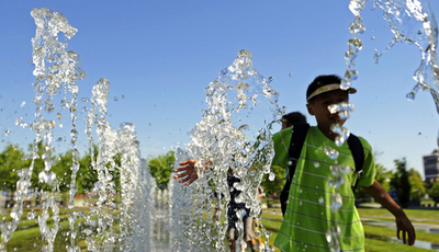 連邦首相府前の噴水、ベルリン