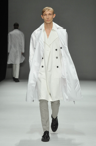 インテリジェンスをテーマに新作、「ドレスドアンドレスド」15年春夏