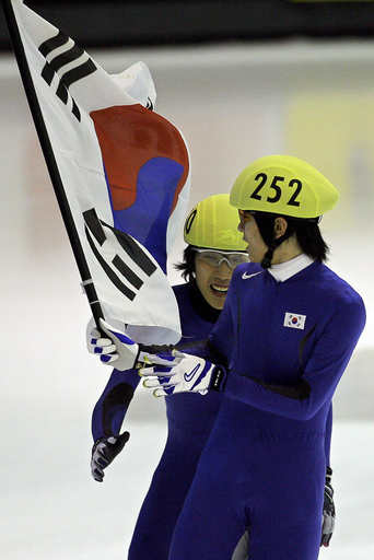 ＜ショートトラック 07世界選手権＞男子5000メートルリレー、韓国 優勝を果たす - イタリア