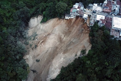 低所得者層の集落で土砂災害、6人不明 グアテマラ