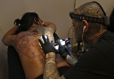 タトゥーのデザイン、15年後にどう崩れる？英研究者が数理モデル開発