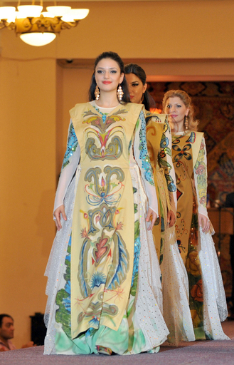 アルメニアの首都でファッションショー