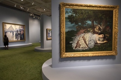 貧困家族を「鼻であしらった」美術館に支援団体が怒り