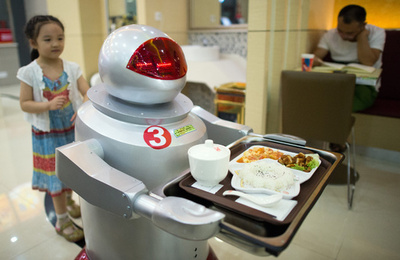 ウェイターもシェフもロボット、中国・昆山のレストラン