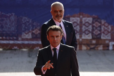 仏大統領、「ロシアの安全保障の必要性」発言への批判かわす