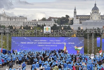 中国企業、従業員2500人に豪華スペイン旅行1週間