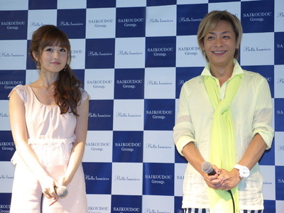 小顔目指す新美容器具に注目、小倉優子と小椋ケンイチがトークショー