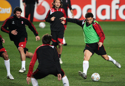 ミラン アウェーでのベンフィカ戦を控え試合会場で最終調整