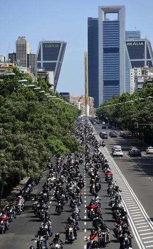 ハーレー道路を埋め尽くす、マドリード