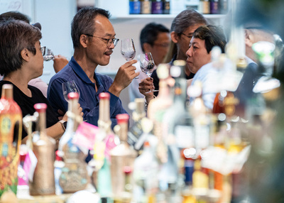 中国インフルエンサー推奨の「酔い覚まし薬」に疑問の声