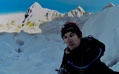 許可なく一人でエベレスト登頂試みた男 「刑務所入る覚悟」語る