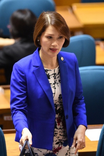 フィリピン初のトランスジェンダー議員が初登院