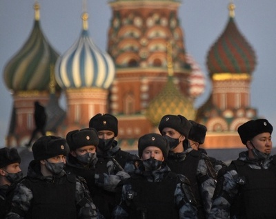 ブルームバーグ、ロシアでの取材活動を一時停止 CNNも放送中止