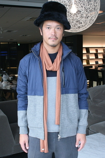 ＜ファッション業界の人々＞スポーティとモードをミックスしたリラックス・スタイル