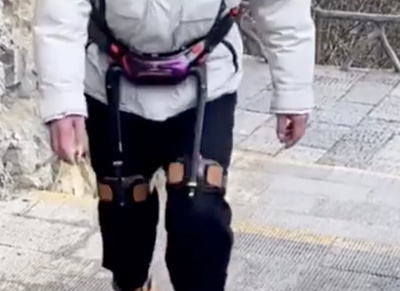 中国の景勝地で登山用外骨格型ロボット導入 料金は1時間数百円に