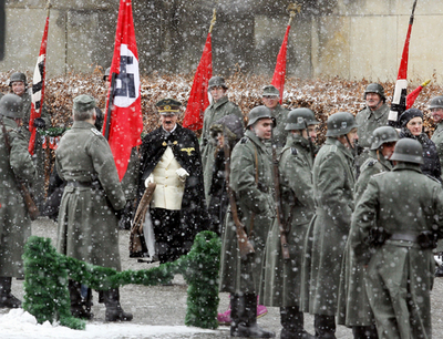 ヒトラー生涯をつづる禁断のコメディー映画を、ユダヤ人監督が製作 - ドイツ