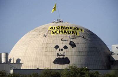 グリーンピース、原子力発電所の屋根から抗議 ドイツ