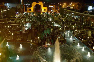 ダマスカスの世界最大レストラン、大盛況