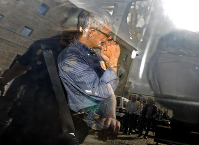 スペイン列車脱線事故、運転士の通話中に発生