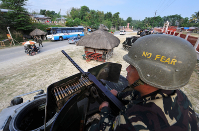 フィリピン大量殺人の州、有力者私兵と警察が銃撃戦