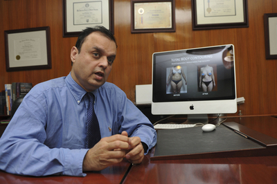 インドで「母親若返り整形」受ける外国人たち