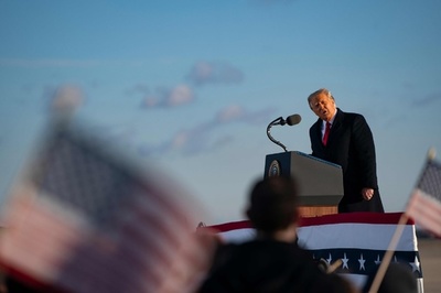 トランプ氏、「違憲の」弾劾裁判での証言拒否