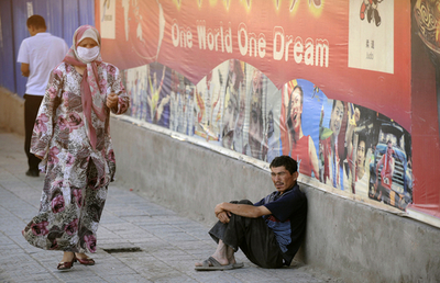 ウイグル自治区警察が日本人記者に暴行、地元当局が謝罪