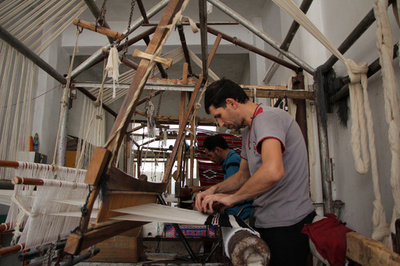 閉鎖強いられるシリアの織物工房、紛争で糸入手困難に