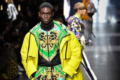 「ヴェルサーチェ」19/20年秋冬メンズ