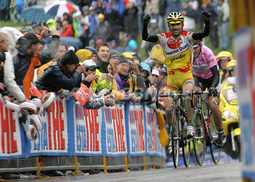 自転車レース 2006 ジロ デ イタリア ピエポリ 今大会2勝目を挙げる イタリア 写真13枚 ファッション ニュースならmode Press Powered By Afpbb News