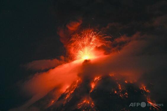 グアテマラで火山噴火  「危険」警報発令
