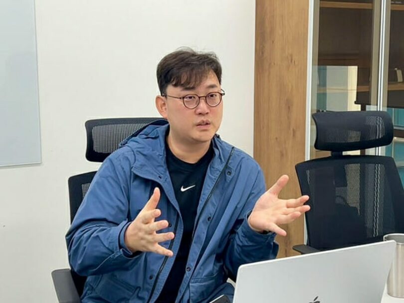 取材に応じるXIIlabのソン・ユジンCTO(c)KOREA WAVE