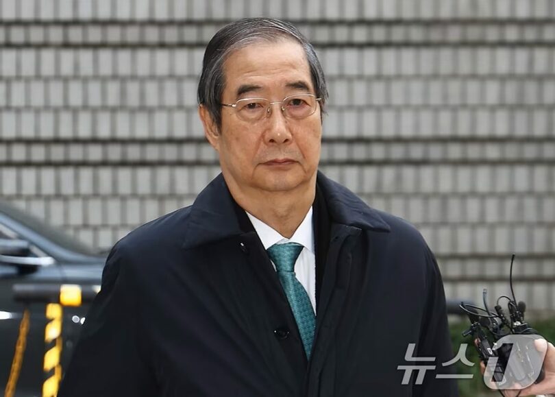 11月26日、ソウル中央地裁に出廷したハン・ドクス（韓悳洙）前首相(c)news1