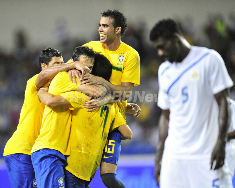 ブラジルがガボンに快勝 国際親善試合 写真9枚 国際ニュース Afpbb News