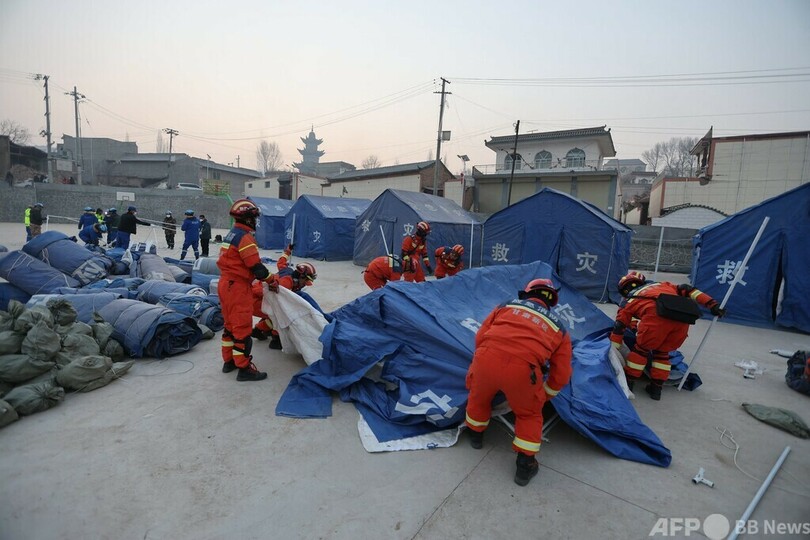 中国内陸部で地震、116人死亡 氷点下で救助活動