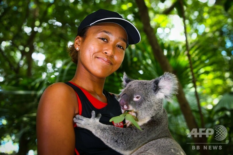 大坂なおみ、動物たちと触れ合い笑顔 豪ブリスベン