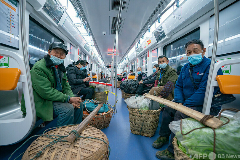 地下鉄「かご専用線」、野菜農家の足に 中国重慶市