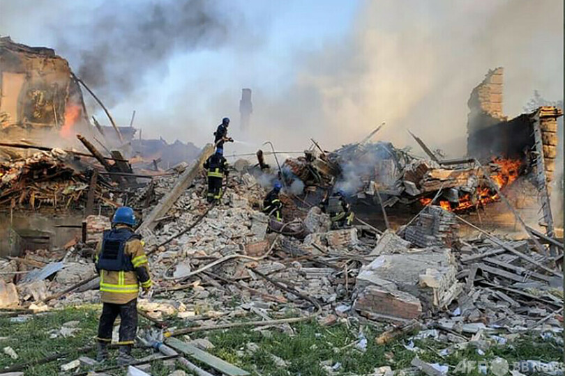 ウクライナ東部の学校空爆、「60人死亡」 と大統領