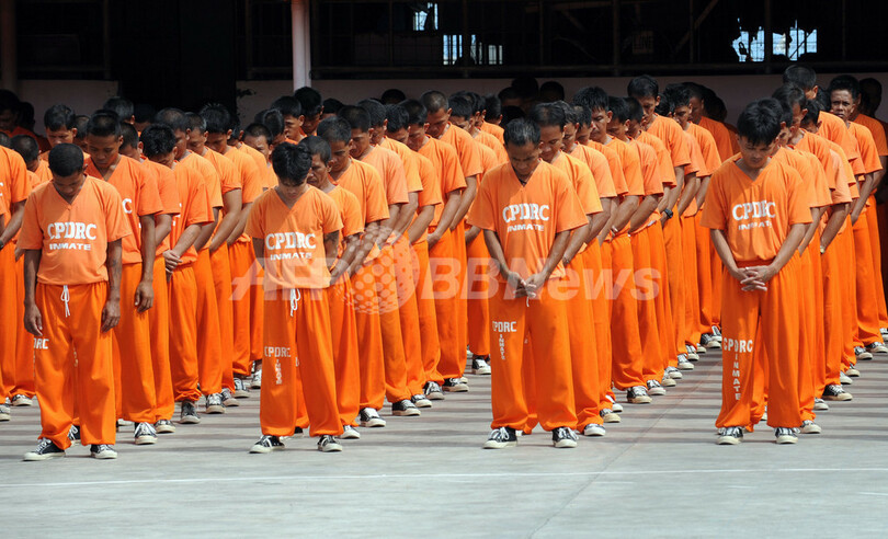 M・ジャクソンさんを追悼、セブ島刑務所で「スリラー」踊る