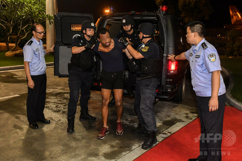 中国警察、国際指名手配中の米国籍容疑者を米警察へ引き渡し
